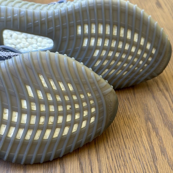 Adidas x Yeezy Boost 350 V2 Beluga 2.0 Size 4.5 - Picture 6 of 9